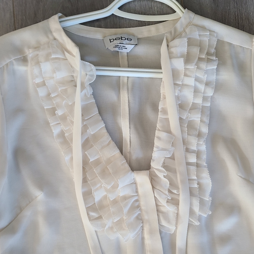 BEBE WHITE RUFFLE BUTTON UP TOP - Picture 4 of 9